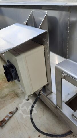 Bandförderer mit Metallgitter  