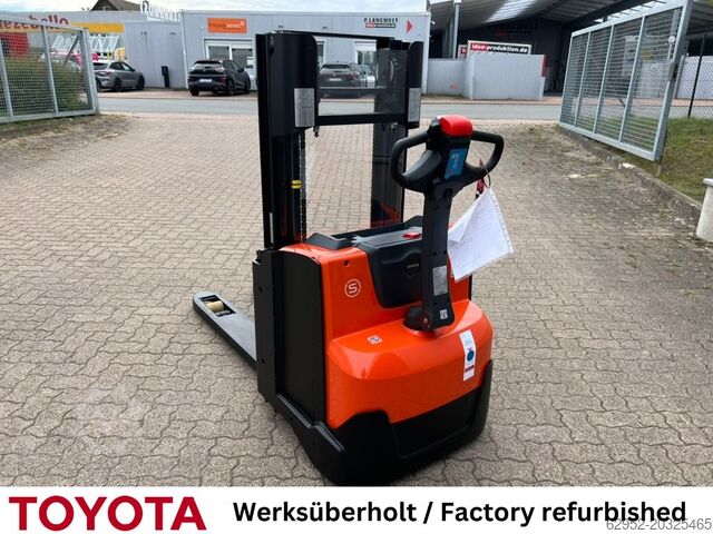 High Lift stacker Toyota SWE 200 D / 230 h!