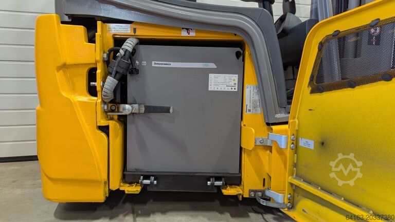 Electric 3-wheel forklift Jungheinrich EFG 213 LiIon Batterie