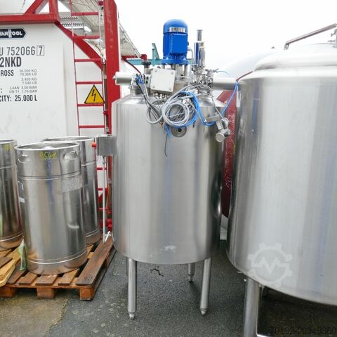 530 litre heatable/coolable pressure vessel made of V4A with propeller agitator. 9570