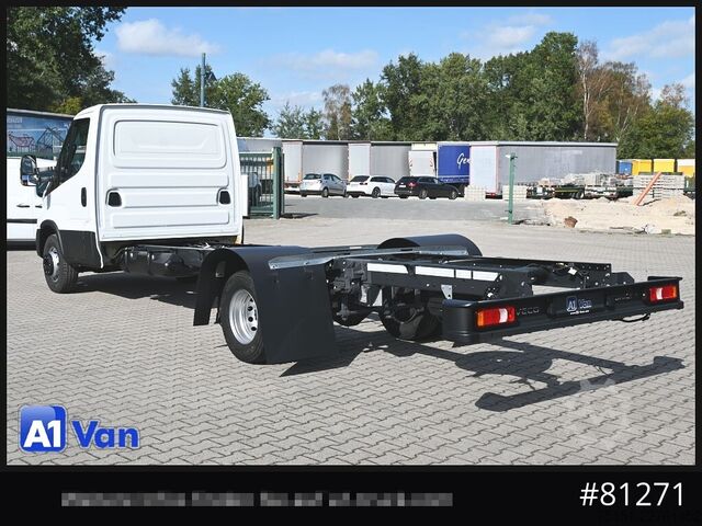 Transporter Fahrgestell IVECO Daily 72C18 Fahrgestell, Klima, Nebenantrieb, 3-Sitzer