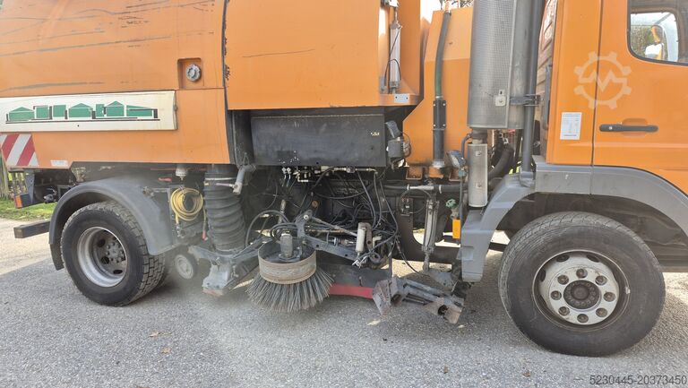 LKW mit Kehrmaschinenaufbau Mercedes-Benz Atego 1523 L