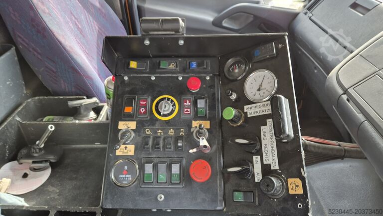 LKW mit Kehrmaschinenaufbau Mercedes-Benz Atego 1523 L