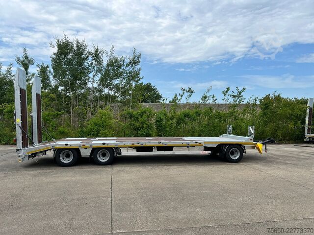 Low loader trailer Möslein T 3-8,20 P VB H1  3 Achs Tieflader mit gerader Ladefläche 8,20 m, Neufahrzeug