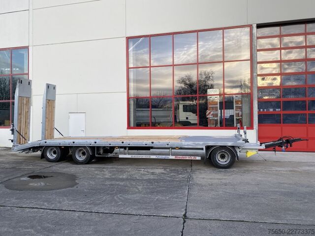 Low loader trailer Möslein T 3-8,20 P VB H1 Blatt  3 Achs Tieflader mit gerader Ladefläche 8,10 m, Neufahrzeug