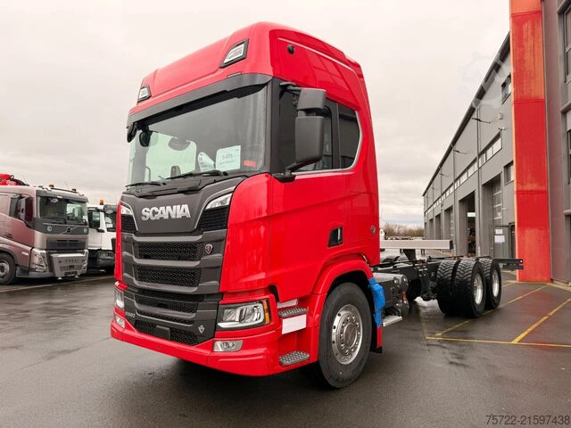 Chassis with cab Scania R590 6x4 Kurzholz Kran und Schemel nach Wahl