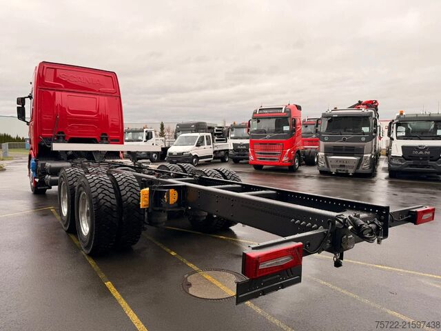 Chassis with cab Scania R590 6x4 Kurzholz Kran und Schemel nach Wahl