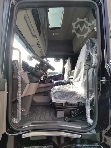 Chassis with cab Scania R590 6x4 Kurzholz Kran und Schemel nach Wahl