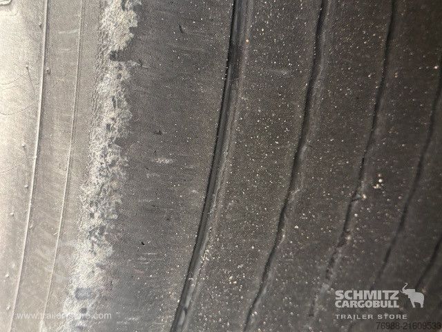 Auflieger mit Pritsche & Plane Schmitz Cargobull Curtainsider Mega Getränke