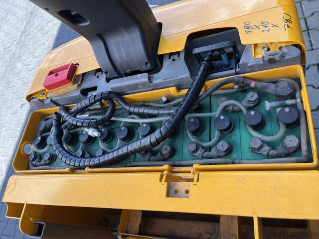 Tow Tractor Jungheinrich EZSC40