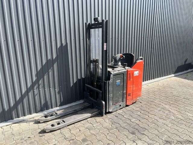 Stand-on stacker Linde D12SP