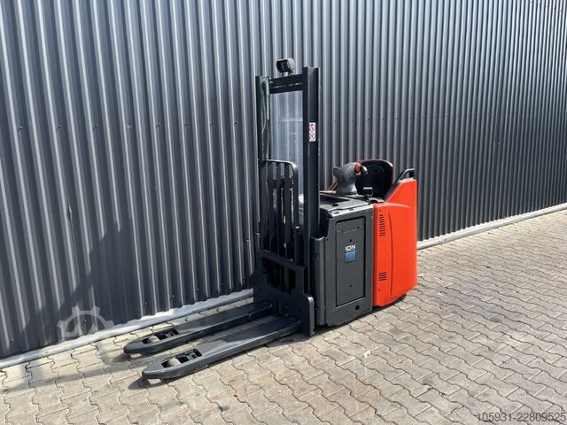 Stand-on stacker Linde D12SP