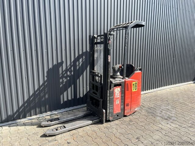 Stand-on stacker Linde D14SP