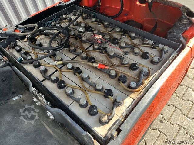 Electric 3-wheel forklift Linde E16-02