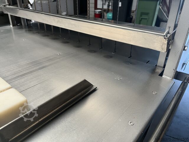 Kuchenschneidemaschine AVT b.v. 