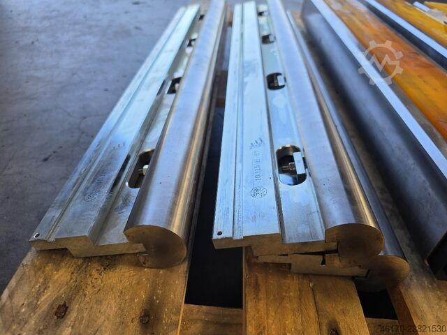Richtpresse UKB 20.273 + 10.115 Radius werkzeug