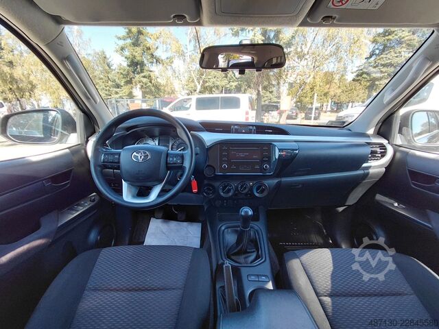 Van TOYOTA Hilux Double Cab Duty 4x4