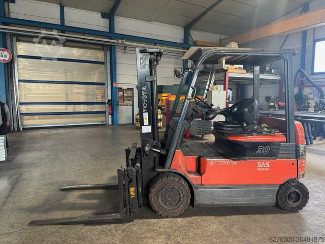 Gabelstapler Toyota 7FBMF30