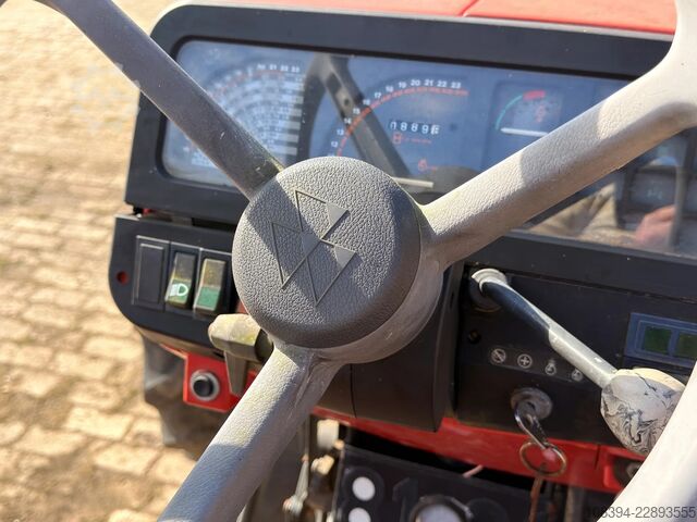 Traktor Massey Ferguson 390 4WD Tractor