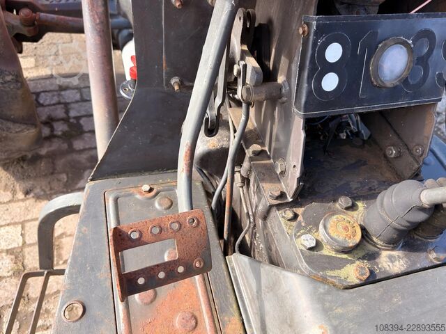 Traktor Massey Ferguson 390 4WD Tractor