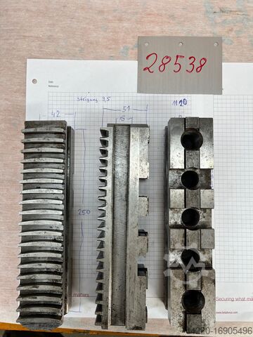 Flat spiral base jaws