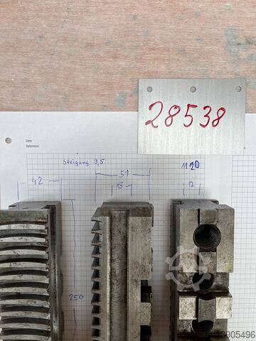 Flat spiral base jaws