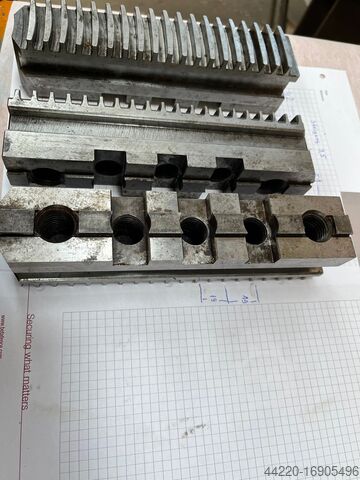Flat spiral base jaws  