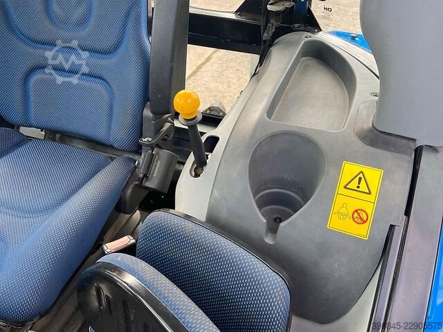 Traktor New Holland T4.55