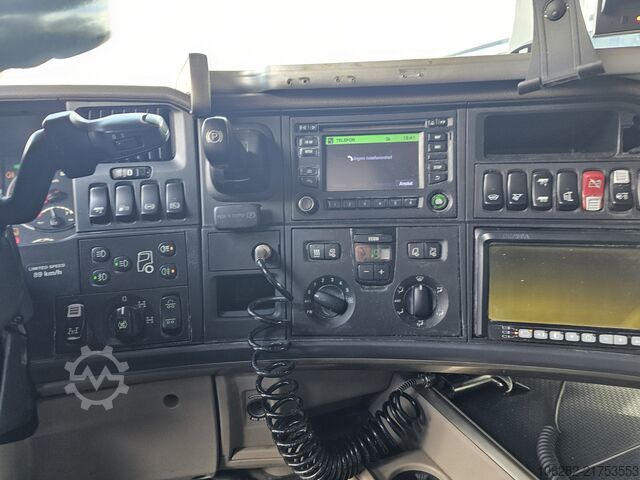 Standard tractor unit SCANIA R620 Topline LA6X4HNB V8