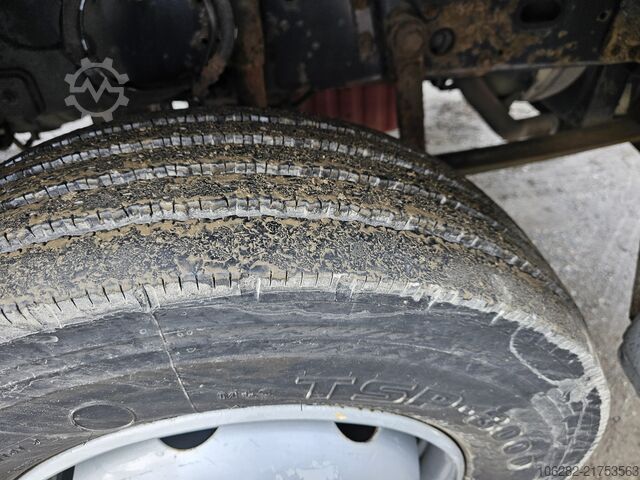 Refrigerated truck Volvo FL240 4x2 Ladeborwand