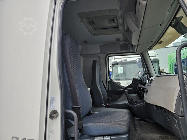Refrigerated truck Volvo FL240 4x2 Ladeborwand