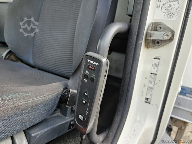 Refrigerated truck Volvo FL240 4x2 Ladeborwand