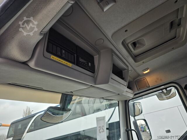 Refrigerated truck Volvo FL240 4x2 Ladeborwand