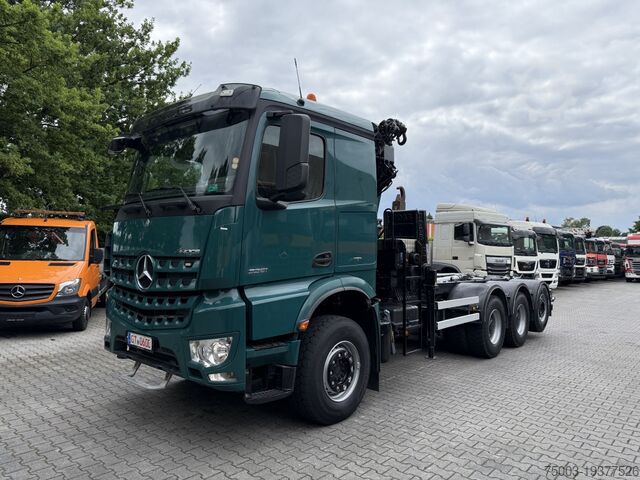 Kipper LKW Mercedes-Benz Arocs 3251 8X4 Haken mit Kran HMF 2620 K5
