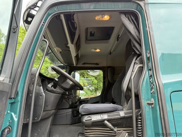 Kipper LKW Mercedes-Benz Arocs 3251 8X4 Haken mit Kran HMF 2620 K5