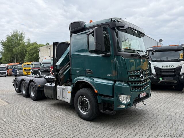 Kipper LKW Mercedes-Benz Arocs 3251 8X4 Haken mit Kran HMF 2620 K5