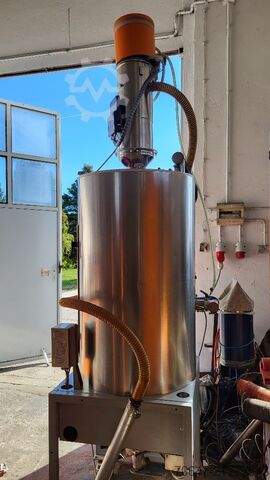 Dry air dryer with material extractor Motan Luxor LS 80