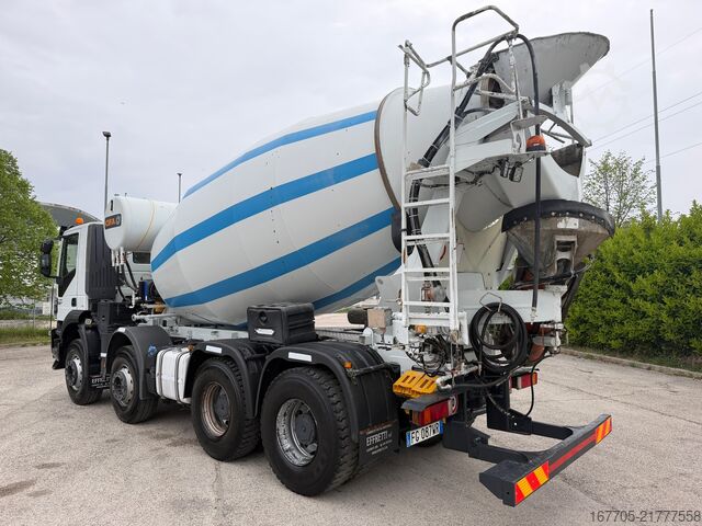 Concrete mixer truck Iveco TRAKKER 500