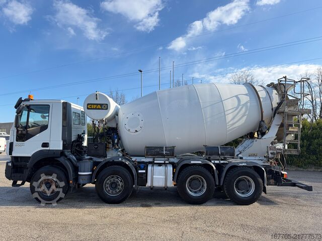 Concrete mixer truck Iveco TRAKKER 500