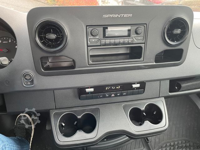 Curtain sider van MERCEDES-BENZ Sprinter 317 CDI 9G 3665 Klima