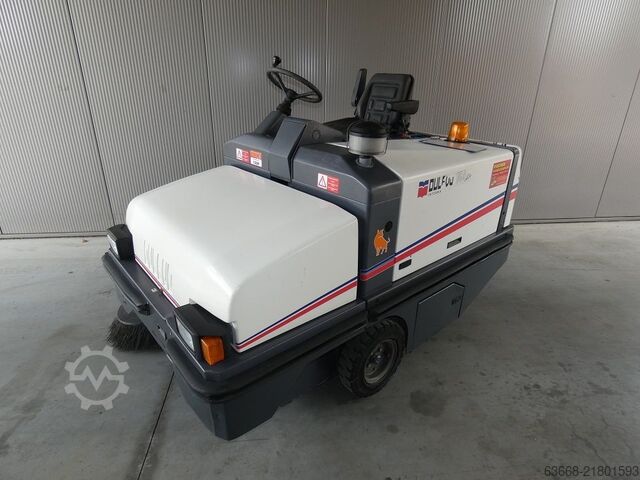 Sweepers and vacuum cleaning machine Dulevo 100 BS