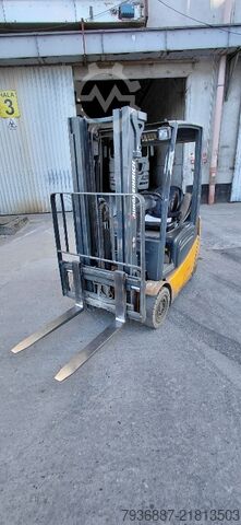 Electric forklift Jungheinrich EFG 213