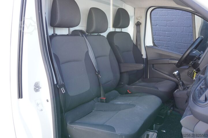 Delivery van Renault Trafic 2.0 dCi 130PK L2 EURO 6 - Airco - Navi -...