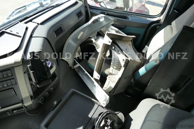 Refrigerated truck VOLVO FM 460 Kühlkoffer Unfall Getriebeschaden
