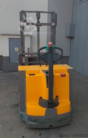 Pallet Stackers Jungheinrich EJG112 batt2022/ 2019y/ 13434mh/ 2.5m/ tilt