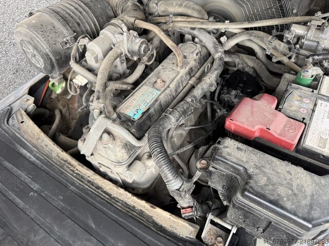 Toyota 02-8FGF25 Triplex 470 Freelift / Sideshift / LPG 2010 TOYOTA 02-8FGF25 Triplo 470 Freelift / Sideshift / LPG 2010