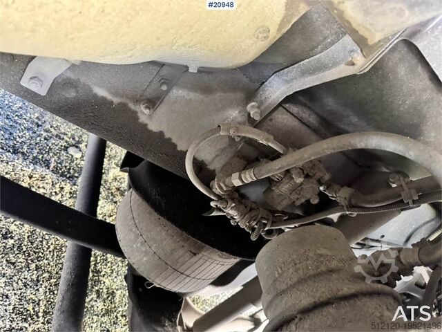 Garbage truck Scania P410 Compactor truck w/ Crane.