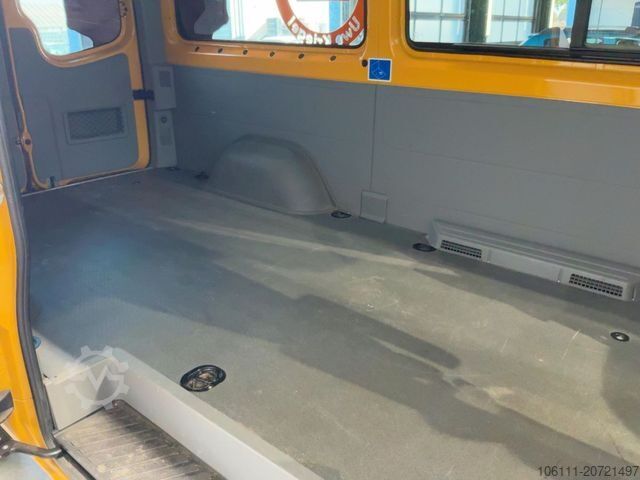 Kleinbus VOLKSWAGEN Crafter Kombi 35 mittel L2H1 Fensterbus Ahk.3,5t