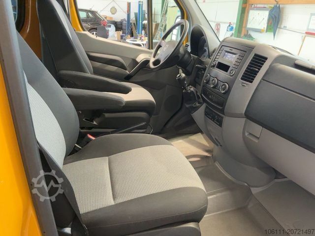 Kleinbus VOLKSWAGEN Crafter Kombi 35 mittel L2H1 Fensterbus Ahk.3,5t