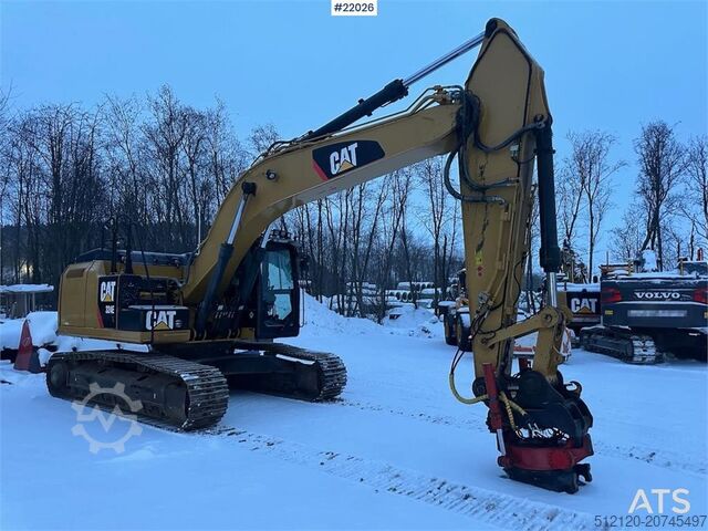 Raupenbagger Caterpillar 324E excavator with/ GPS and grading bucket. WATCH
